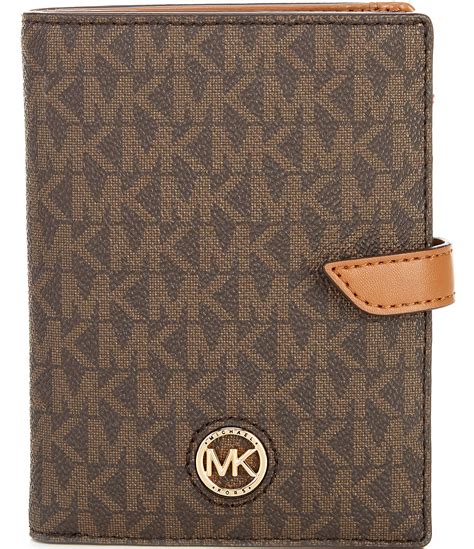 michael kors passport